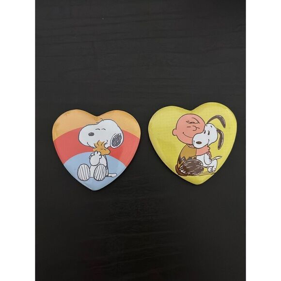 Peanuts Snoopy and Friends Heart Button Pin - Picture 1 of 4